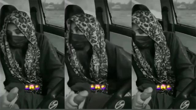 Muslim Hijabi Babe Giving Handjob To Lover In Car